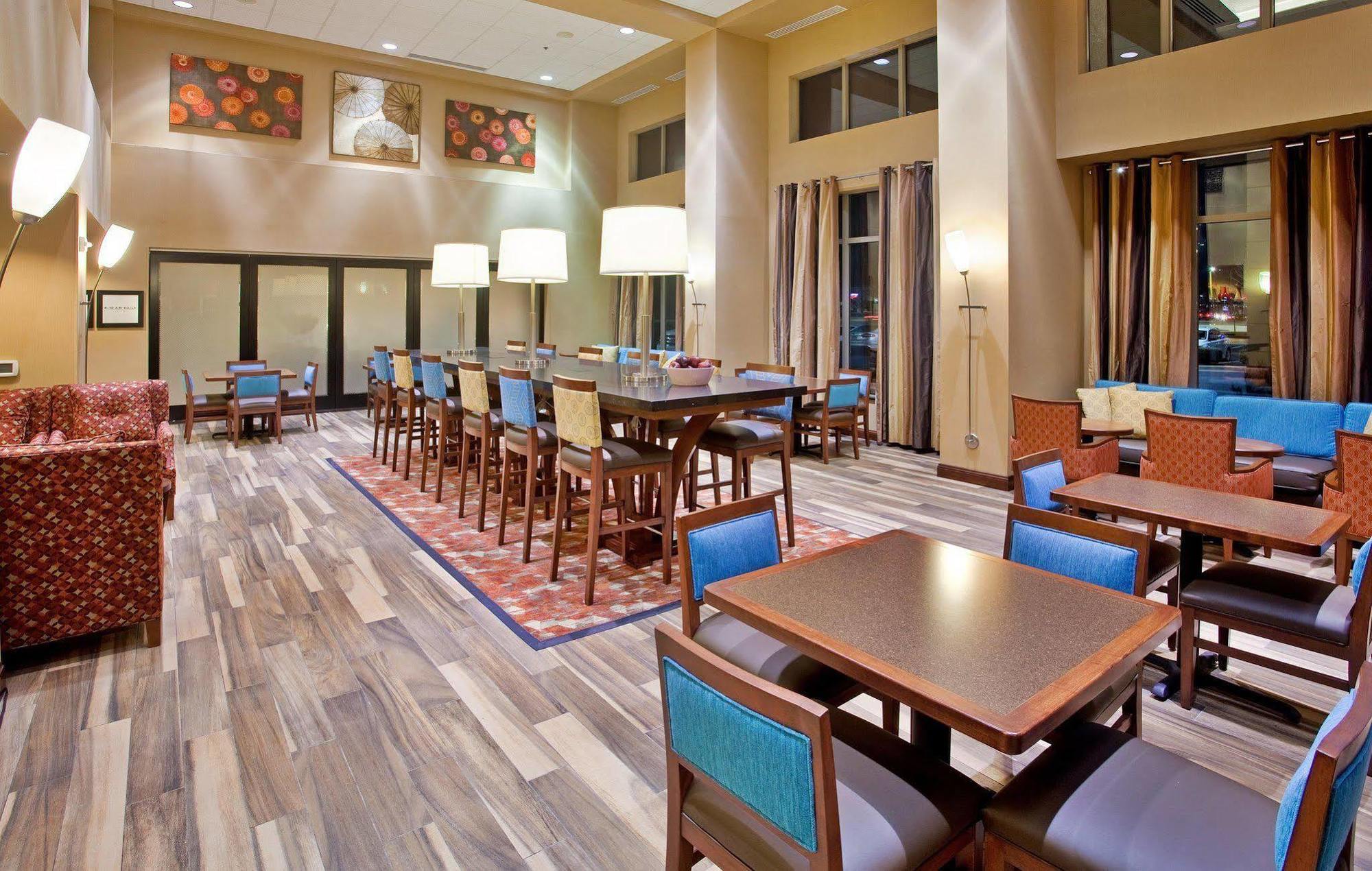 Hampton Inn & Suites Wichita-Northeast Exterior foto